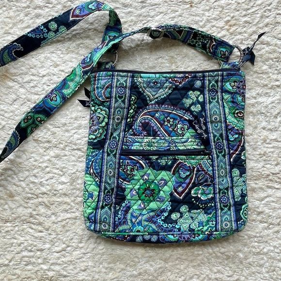 Vera Bradley Handbags - Vera Bradley Crossbody Bag